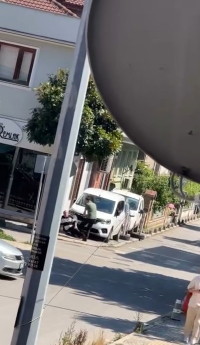 esini rahatsiz ettigini one surdugu kisiyi bacagindan vurdu 1 368SkHVc