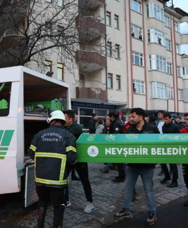 esini-telefonuna-icisleri-bakanim-diye-kaydetmis-wscKwxnj.jpg