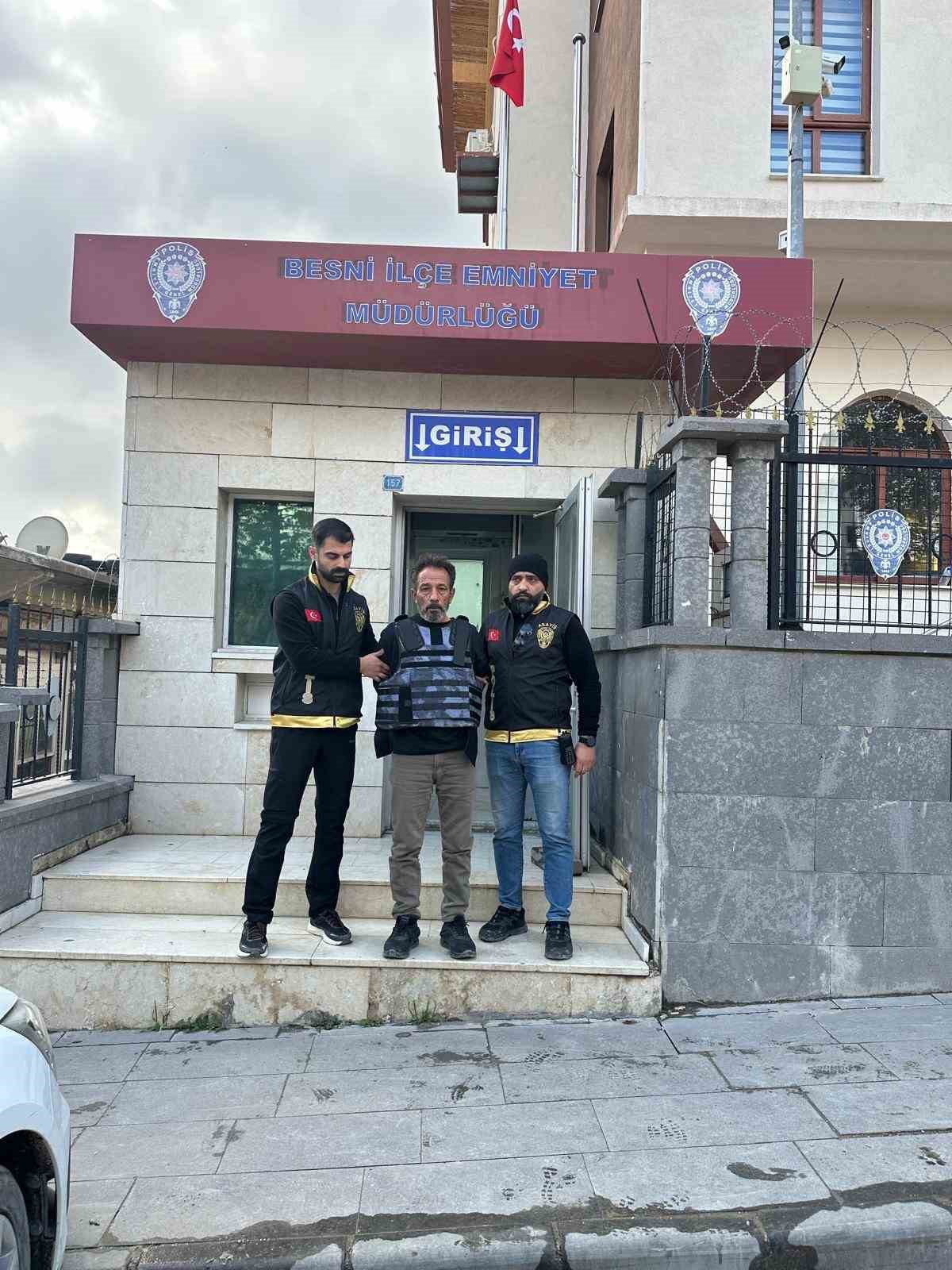 Eşini ve bacanağını öldüren şahıs yakalandı 5 esini ve bacanagini olduren sahis yakalandi 1 eHzAjQ3g