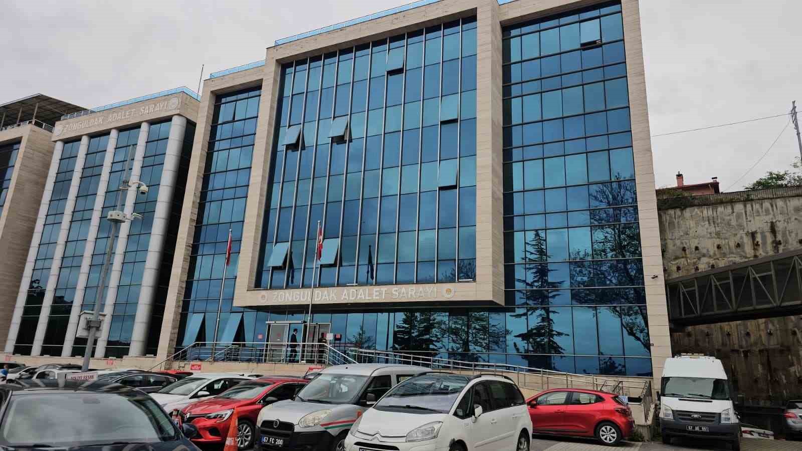 Eşini ve kayınvalidesini öldüren sanığa iki kez ağırlaştırılmış müebbet hapis cezası 7 esini ve kayinvalidesini olduren saniga iki kez agirlastirilmis muebbet hapis cezasi 3 9m7QsDIh