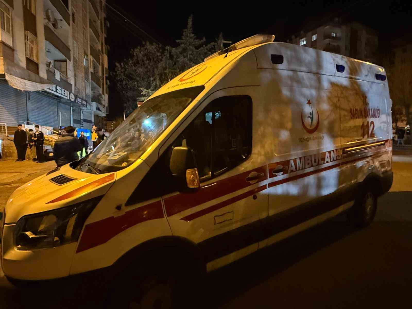 Eşini ve kızını silahla yaraladı, kahvehaneye gidip kendini ihbar etti 4 esini ve kizini silahla yaraladi kahvehaneye gidip kendini ihbar etti 0 fPib6IjZ