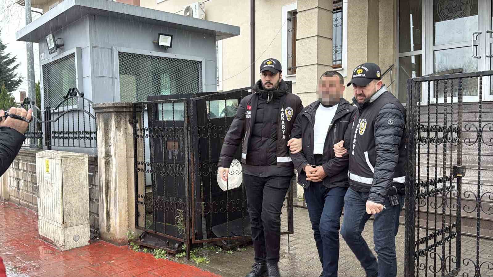 esini ve mhp ilce baskanini olduren emekli polis adliyeye sevk edildi 2 AHlbmyu3