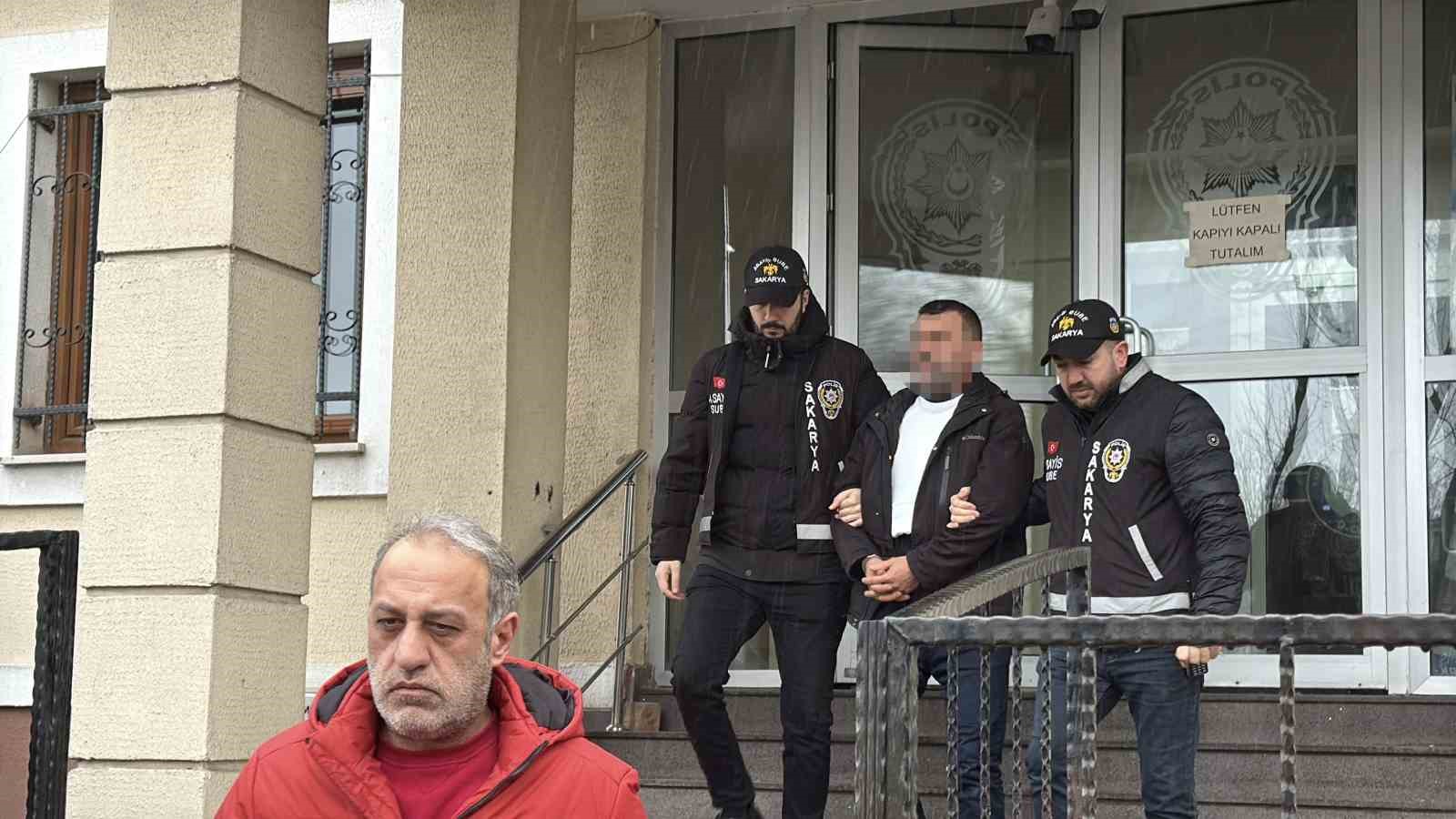esini ve mhp ilce baskanini olduren emekli polis adliyeye sevk edildi 7 M72iLDGd