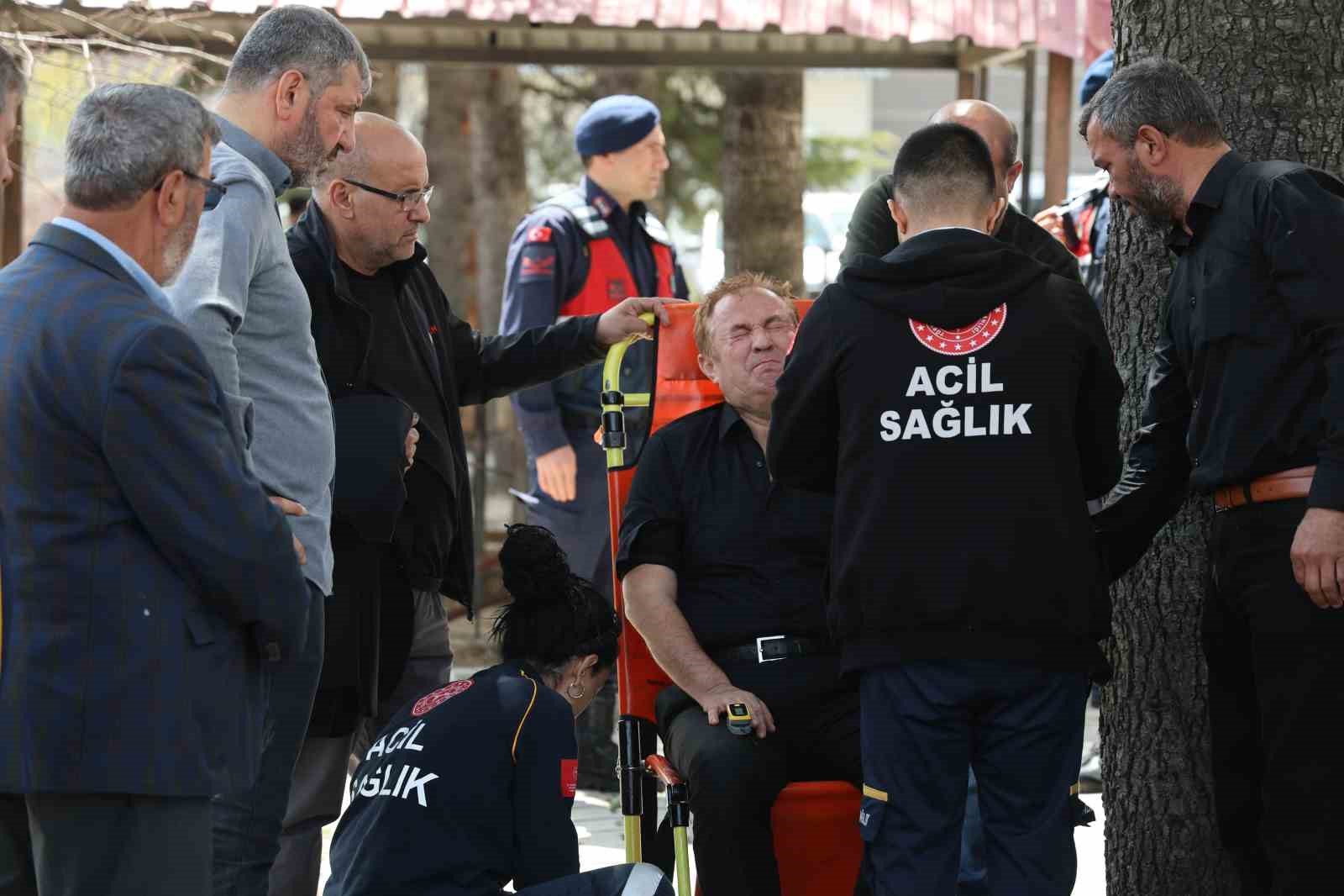 esinin cenazesinde fenalasti saglikcilar mudahale etti 0 RfzuQBsc