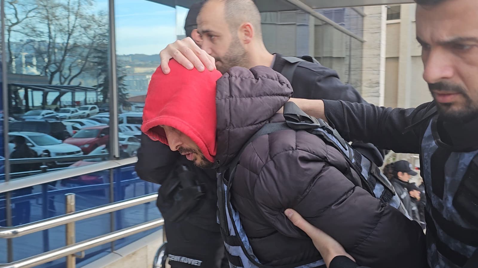 esinin dayisini bicaklayarak olduren sanik demir sopayla saldirdi korkutmak icin bicagi savurdum 3 MeBeT2gc