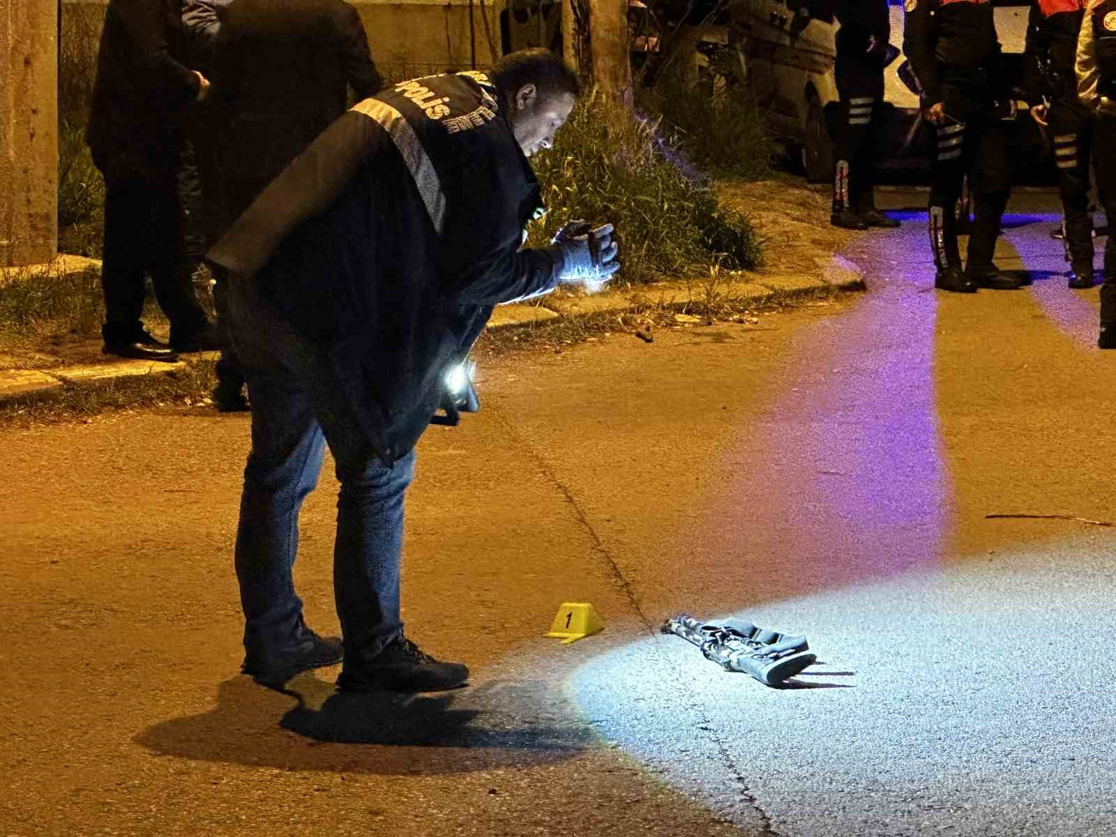 Eşinin KADES ihbarıyla eve gelen polislere ateş açtı 8 esinin kades ihbariyla eve gelen polislere ates acti 4