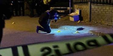 esinin-kades-ihbariyla-eve-gelen-polislere-ates-acti-QpJW6xYe.jpg