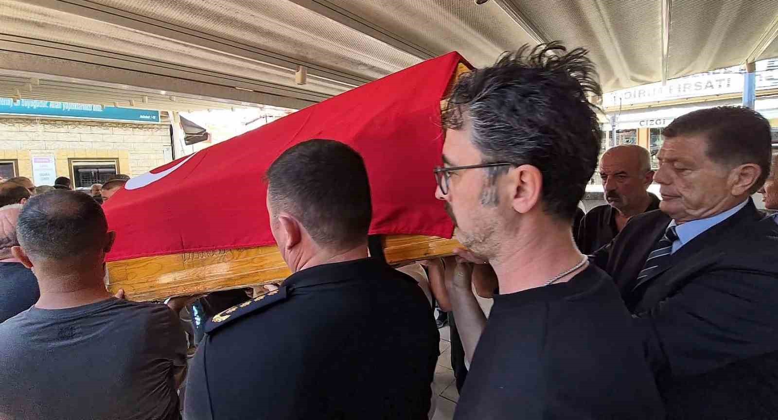 Eşinin öldüğü kazada yaralanan emekli polis, kazadan 3 yıl sonra rahatsızlığı nedeniyle vefat etti 4 esinin oldugu kazada yaralanan emekli polis kazadan 3 yil sonra rahatsizligi nedeniyle vefat etti VUb5FDnI