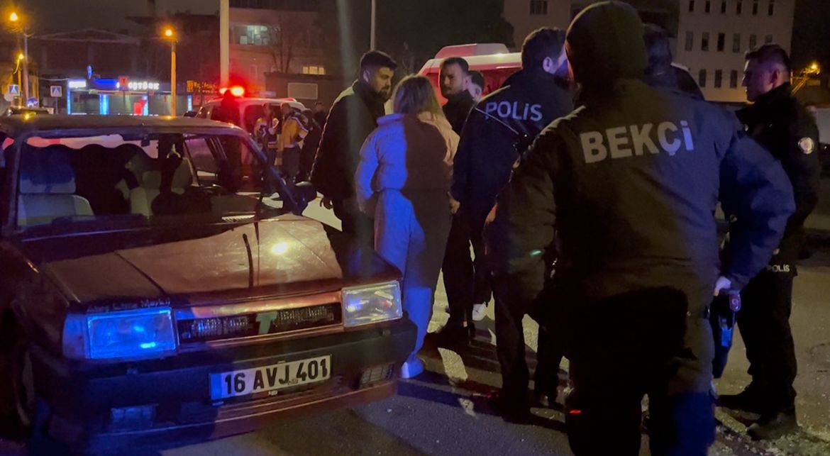 esinin yaninda darp edildigini iddia etti ofkesini aracina zarar verip cikardi 3 Q2JGIMrK