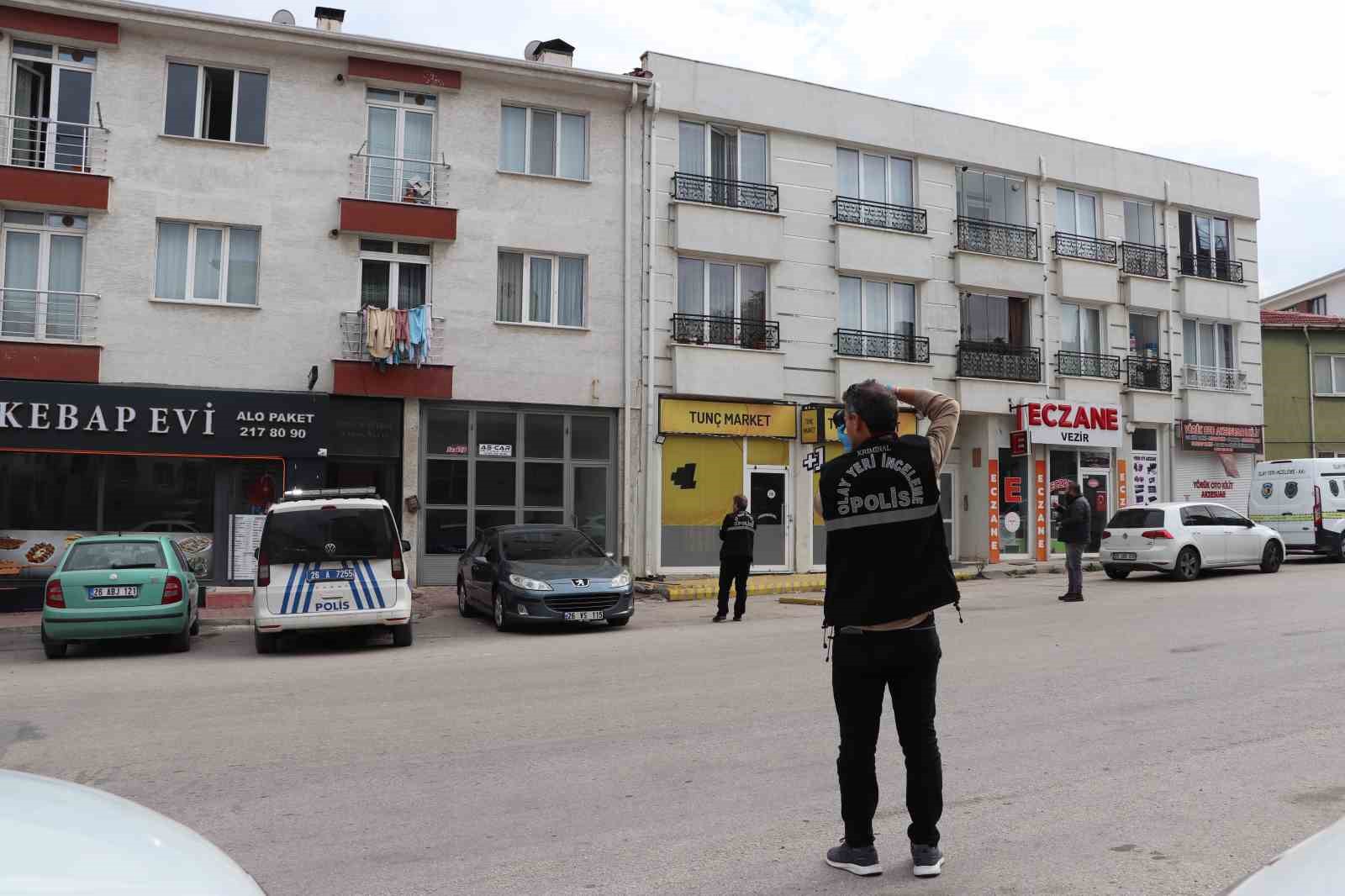 esinin yasadigi binaya tufekle ates eden sahis yakalandi 0 cdPuWdgl