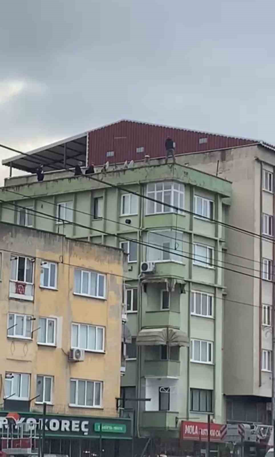 esiyle kavga edince barismak icin intihara kalkisti 1 VgnG46Eu