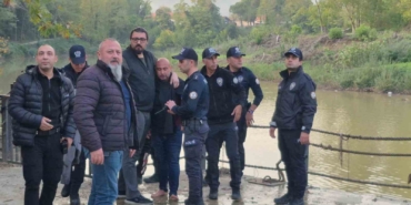 esiyle-tartisti-irmaga-atladi-75CCNfY3.jpg