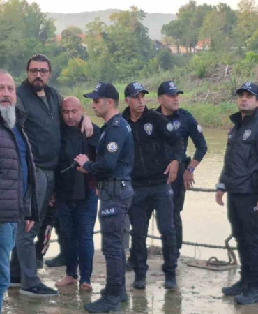 esiyle-tartisti-irmaga-atladi-75CCNfY3.jpg