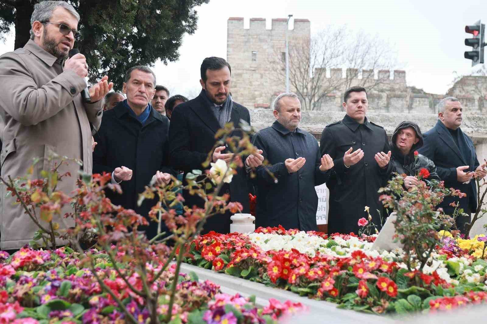 Eski Başbakan Necmettin Erbakan’ı kabri başında anıldı 4 eski basbakan necmettin erbakani kabri basinda anildi 0 Uk5ptLuR