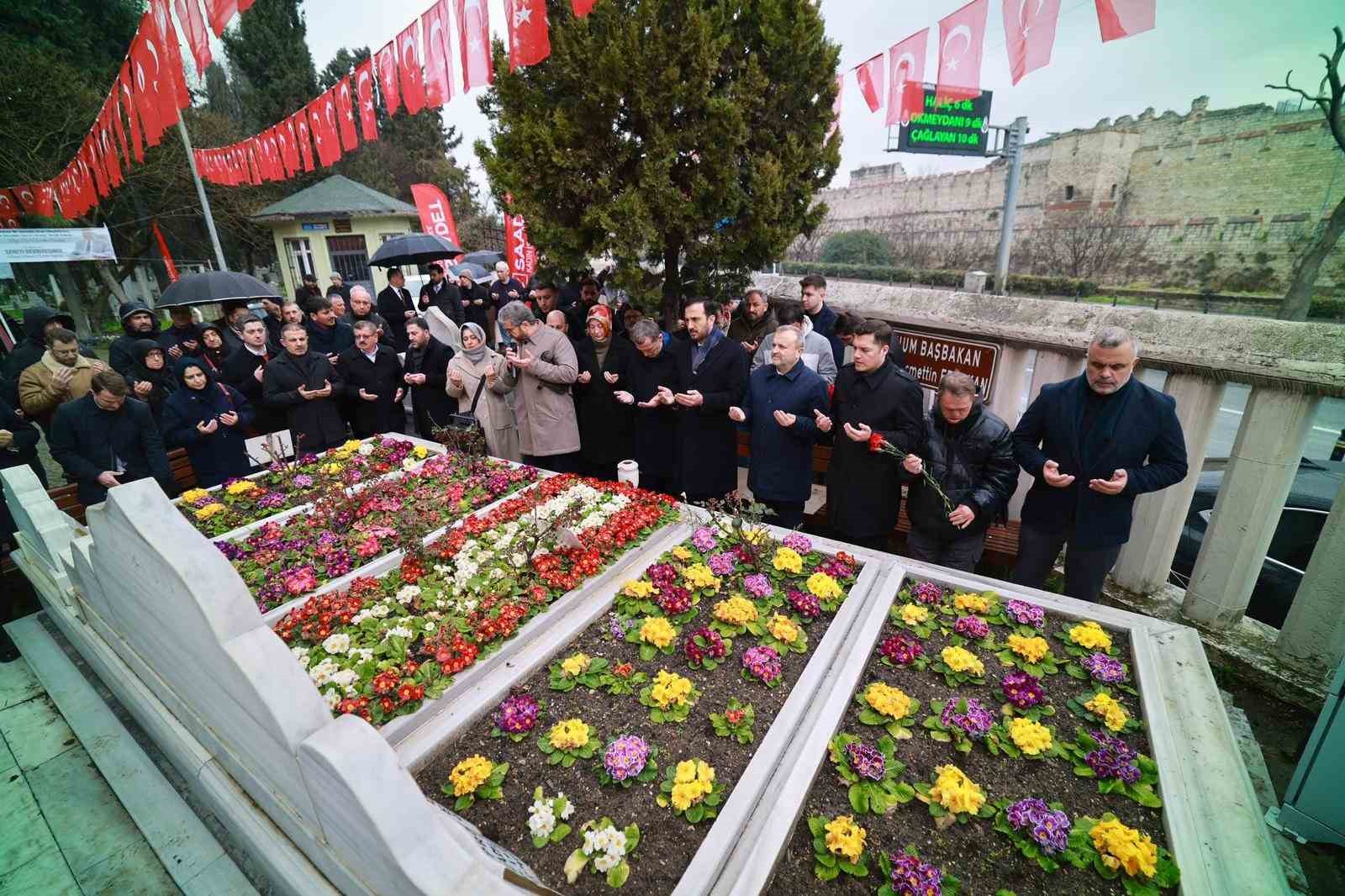 Eski Başbakan Necmettin Erbakan’ı kabri başında anıldı 5 eski basbakan necmettin erbakani kabri basinda anildi 1