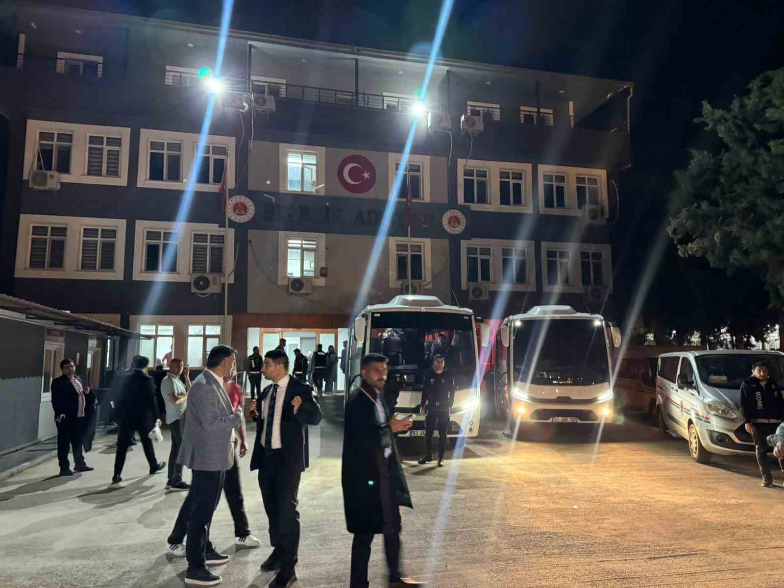 eski belediye baskani seref albayrak ile birlikte 29 kisi tutuklandi 0 9Ra74mMB