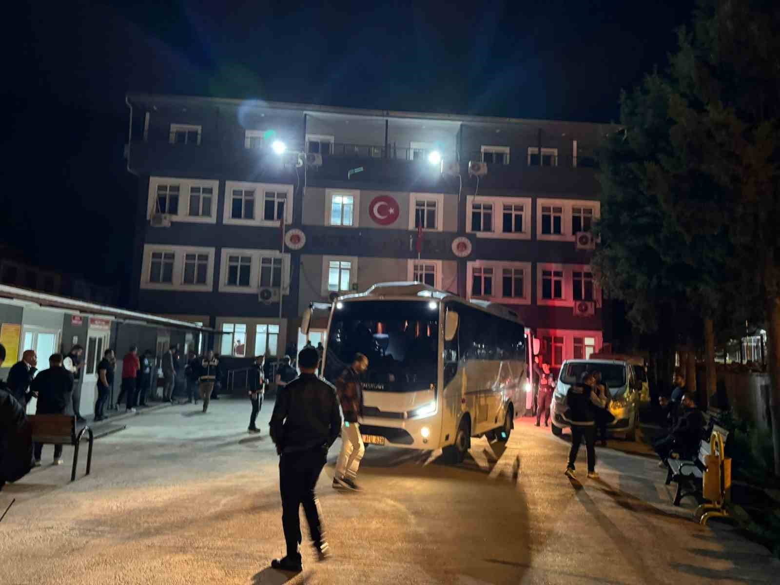 eski belediye baskani seref albayrak ile birlikte 29 kisi tutuklandi 2 EANLIN89