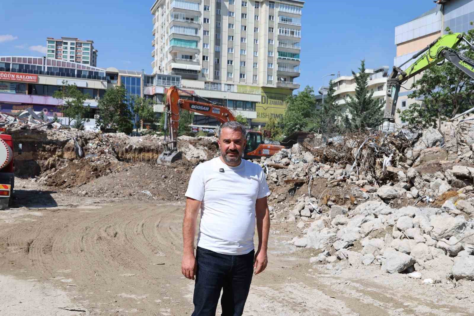 Eski belediye binasının yerine yeni kent meydanı geliyor 4 eski belediye binasinin yerine yeni kent meydani geliyor 0 7mBiatye