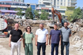İzmir Büyükşehir işçileri: "Arkadaşlarımız işe dönünceye dek mücadele sürecek" 1 thumbnail