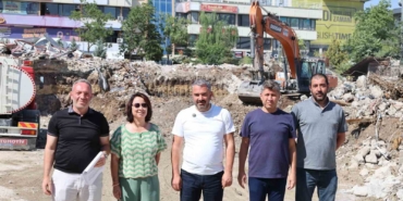 eski-belediye-binasinin-yerine-yeni-kent-meydani-geliyor-DJvMlr6J.jpg