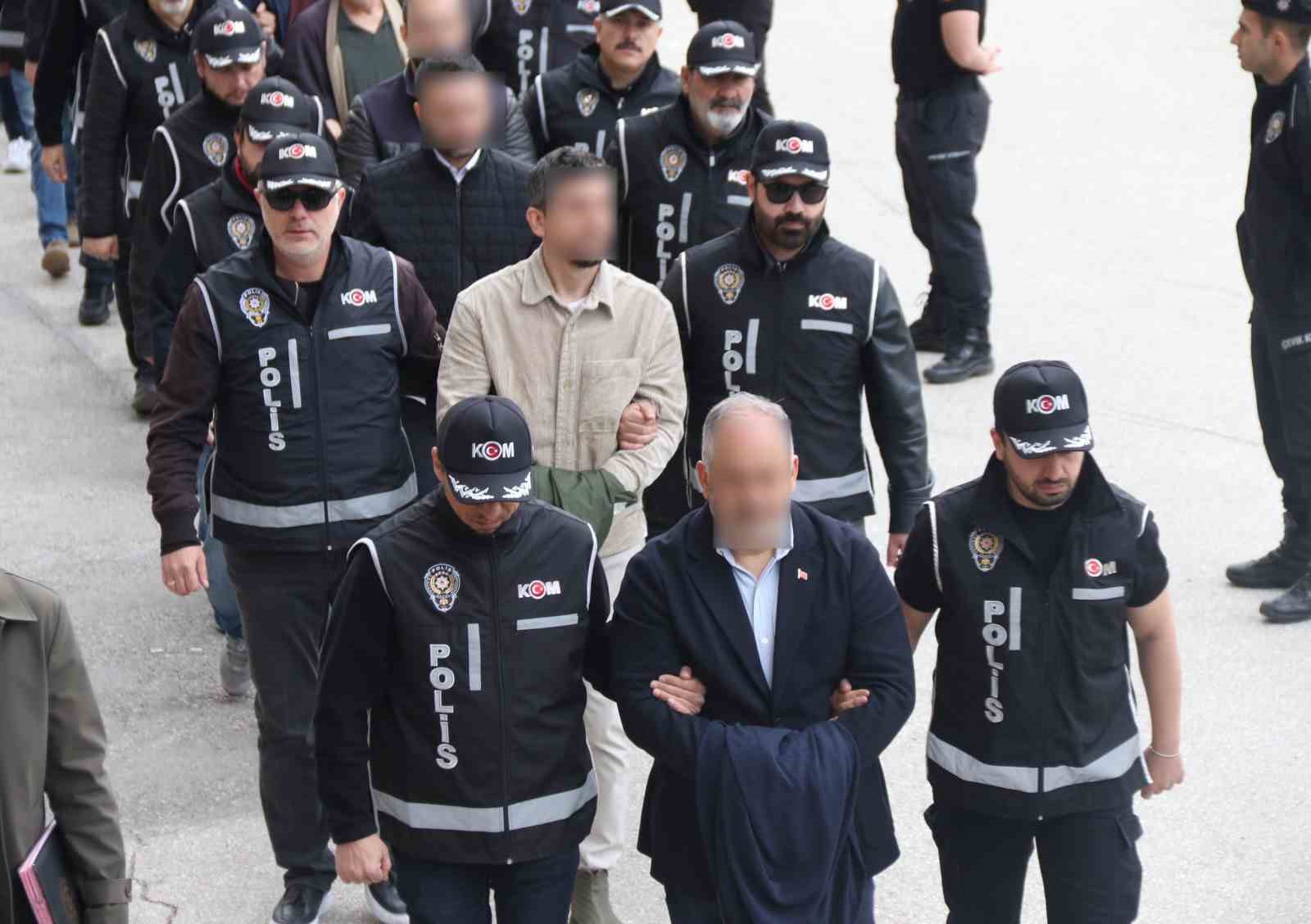 eski belediye calisani yaprak eryilmaz suphelilerle cok calistik onlari cok uyardim beni cok engellediler