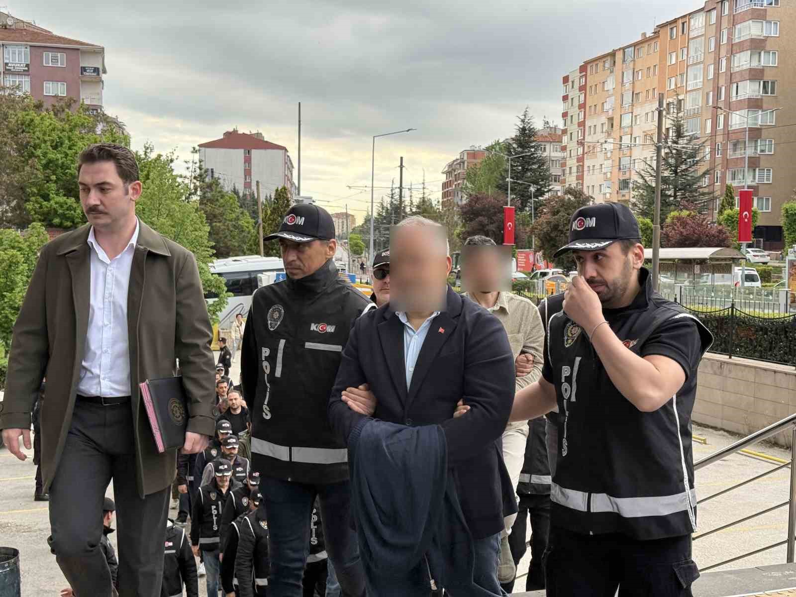 eski belediye calisani yaprak eryilmaz suphelilerle cok calistik onlari cok uyardim beni cok engellediler UQbQipNy
