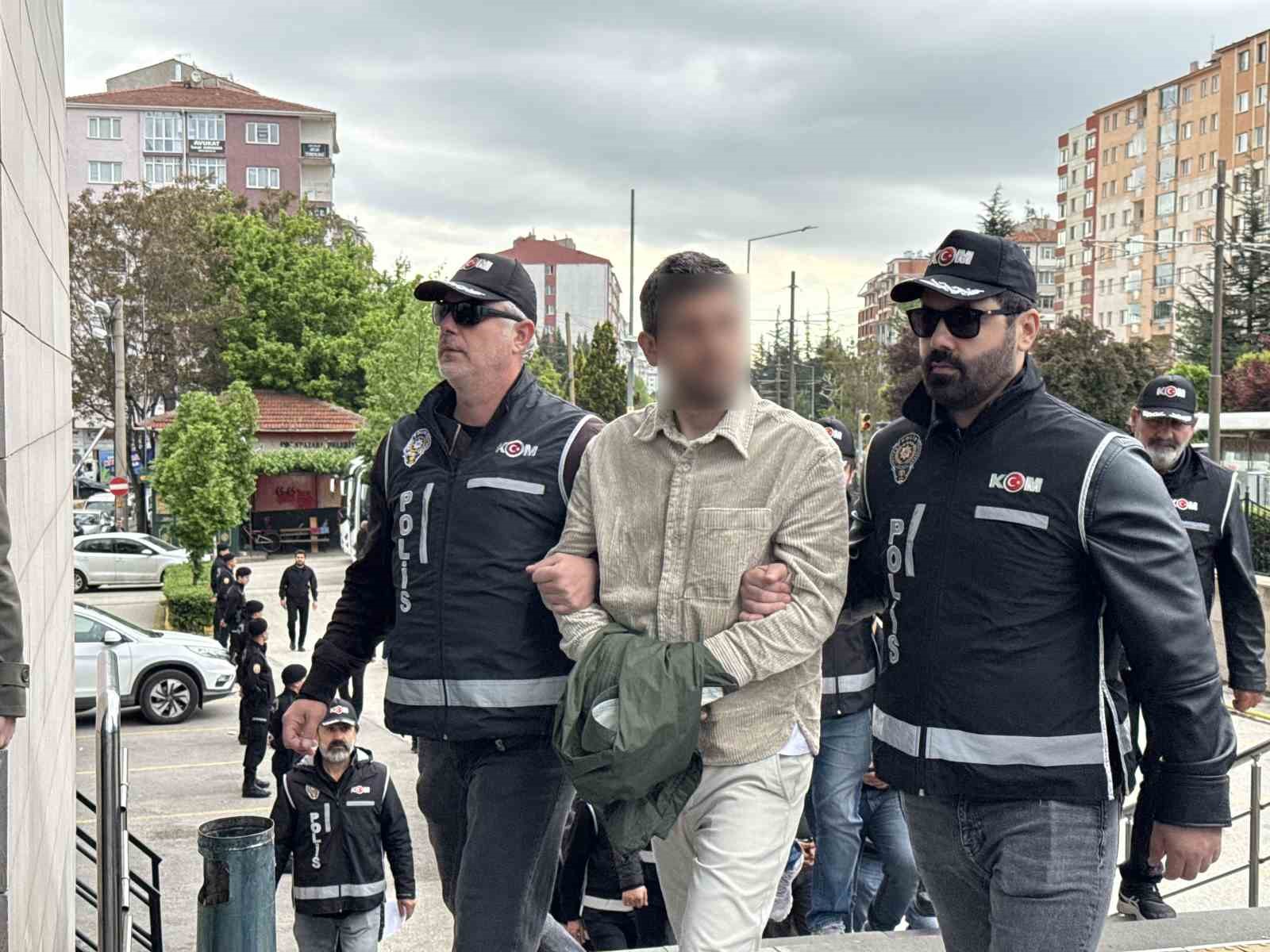 eski belediye calisani yaprak eryilmaz suphelilerle cok calistik onlari cok uyardim beni cok engellediler dGMA1um8
