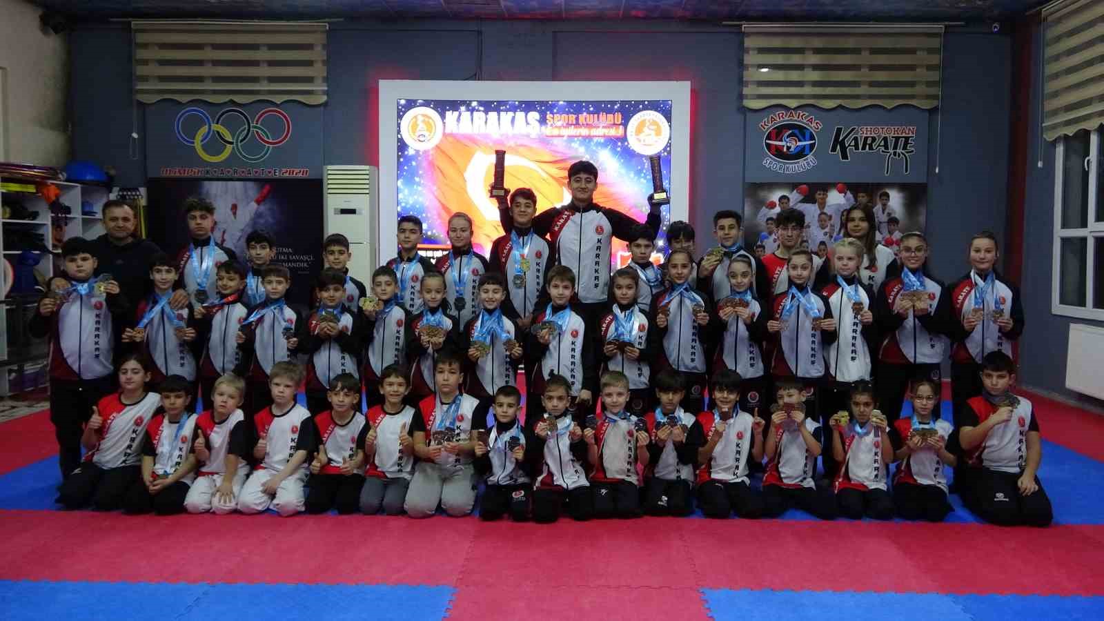 Eski boksör babanın minik sporcu çocukları karatede Türkiye zirvesine çıktı 5 eski boksor babanin minik sporcu cocuklari karatede turkiye zirvesine cikti 1