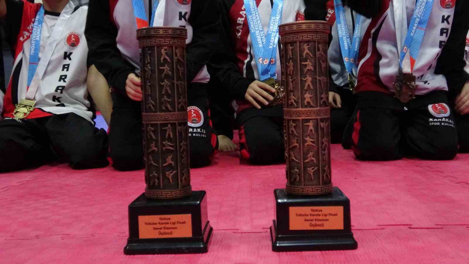 Eski boksör babanın minik sporcu çocukları karatede Türkiye zirvesine çıktı 9 eski boksor babanin minik sporcu cocuklari karatede turkiye zirvesine cikti 5 p82yXR4I