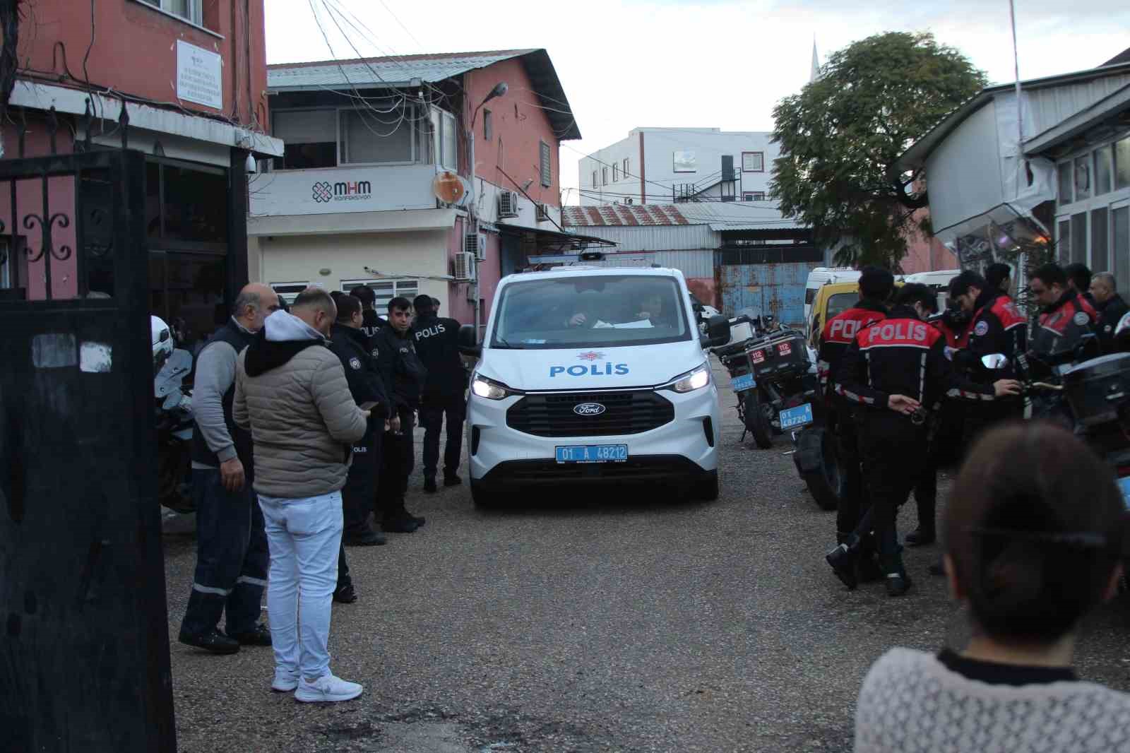eski calistigi is yerini basip 4 kisiyi vuran sahis catida yakalandi 4 1OwzqcCn