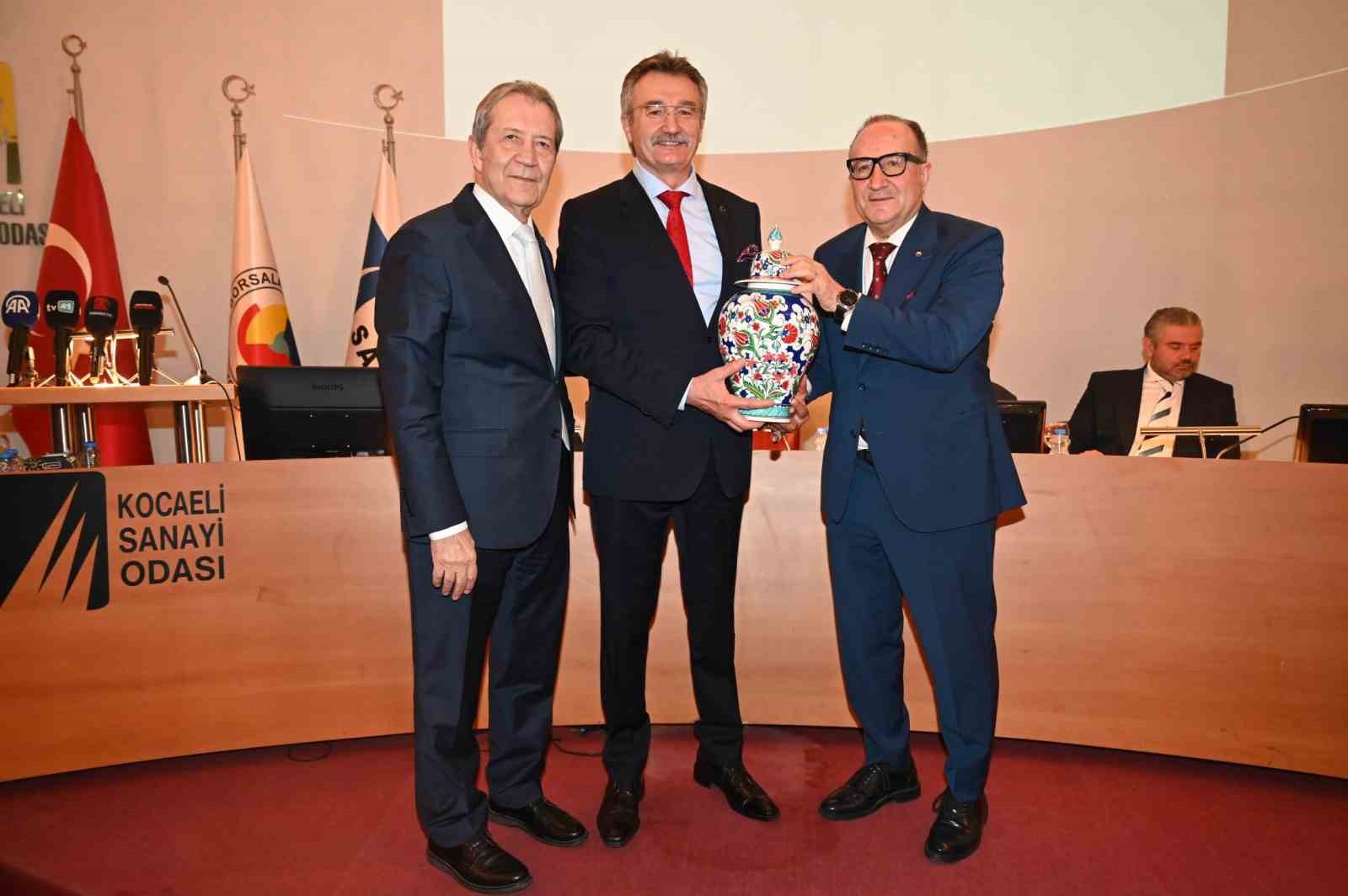 eski devlet bakani tuzmen 86 milyonuz ama sanayide adam yok 2 cMTqWnwu