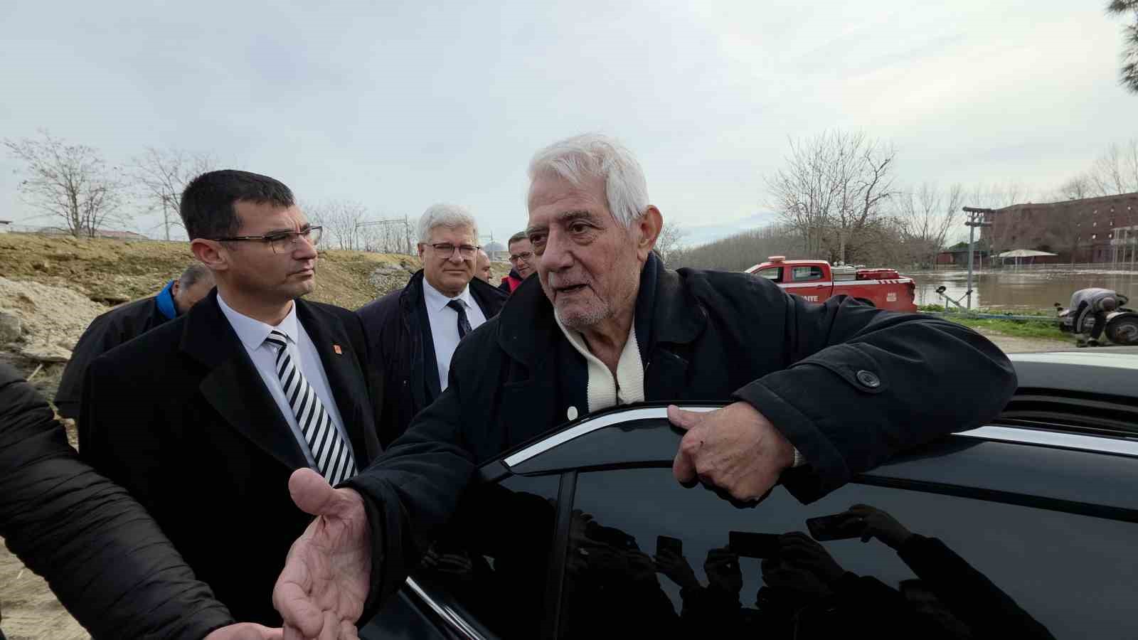 eski edirne belediye baskani hamit sedefci botla bahcesinden tahliye edildi 3 CcAXKi4k