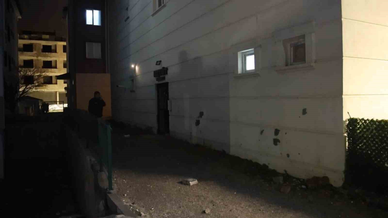 eski es dehset sacti tasla saldirdi agir yaraladi 0 NOsS1qIN
