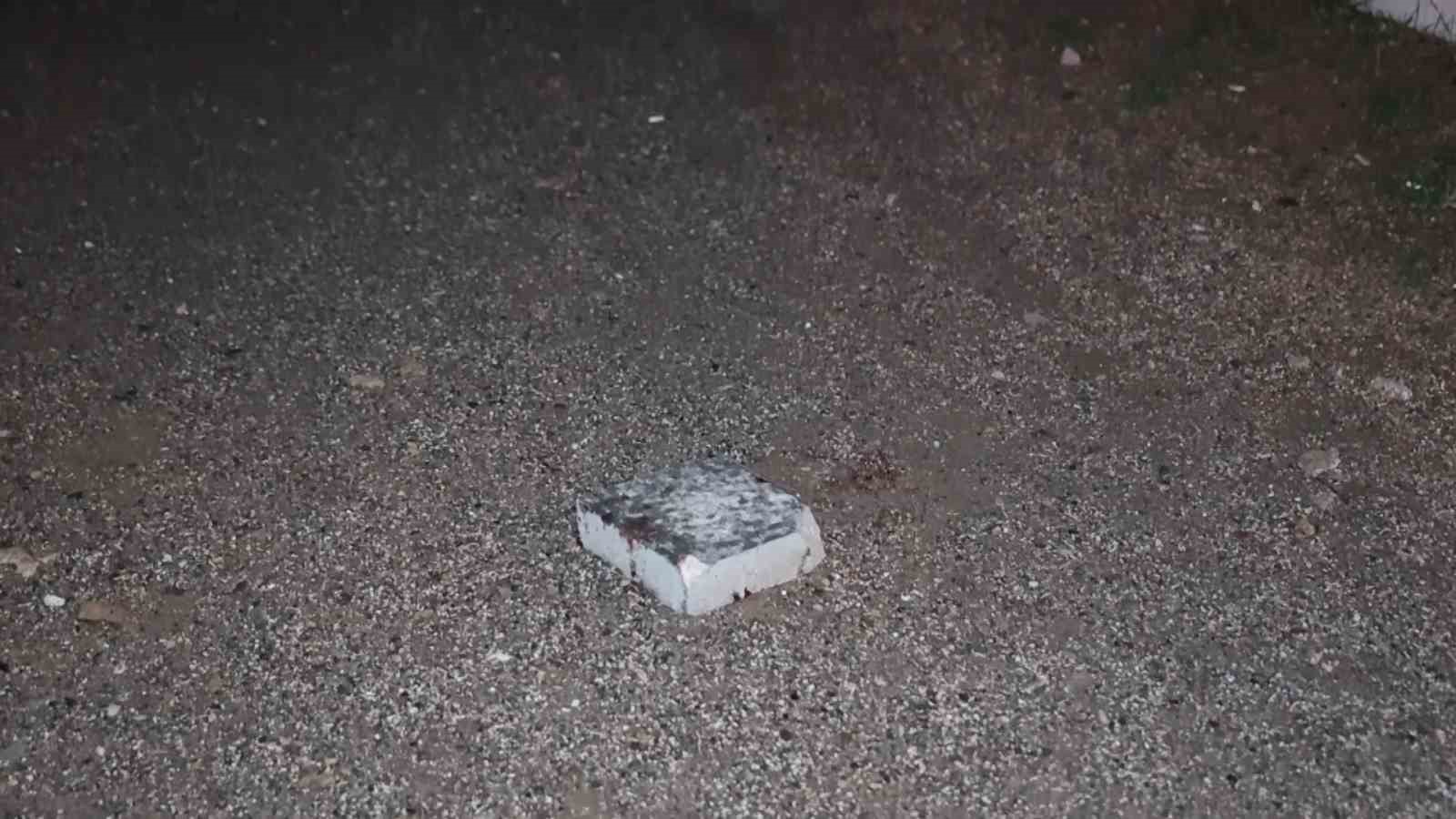 eski es dehset sacti tasla saldirdi agir yaraladi 1 WHX3M5E9