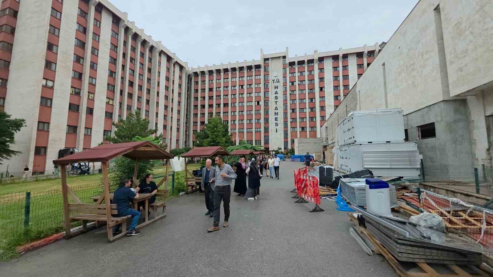 Eski eş dehşeti: Genç kadın hayatını kaybetti, 4 yaşındaki kızının durumu ciddiyetini koruyor 4 eski es dehseti genc kadin hayatini kaybetti 4 yasindaki kizinin durumu ciddiyetini koruyor 0