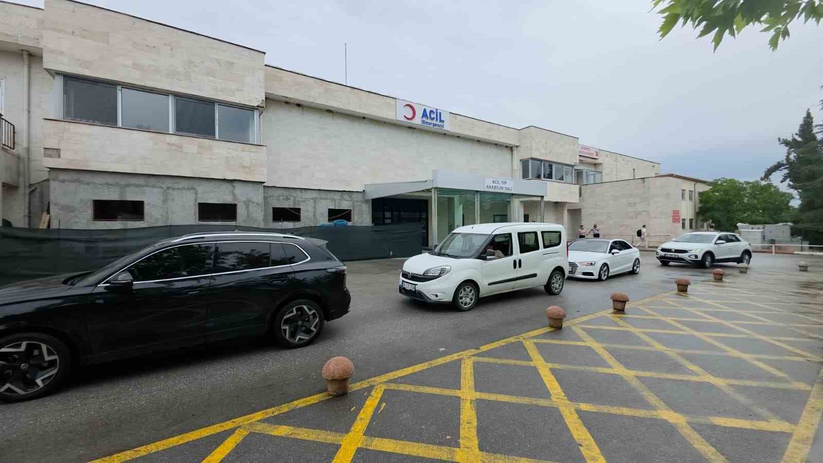 Eski eş dehşeti: Genç kadın hayatını kaybetti, 4 yaşındaki kızının durumu ciddiyetini koruyor 5 eski es dehseti genc kadin hayatini kaybetti 4 yasindaki kizinin durumu ciddiyetini koruyor 1 p355lMat