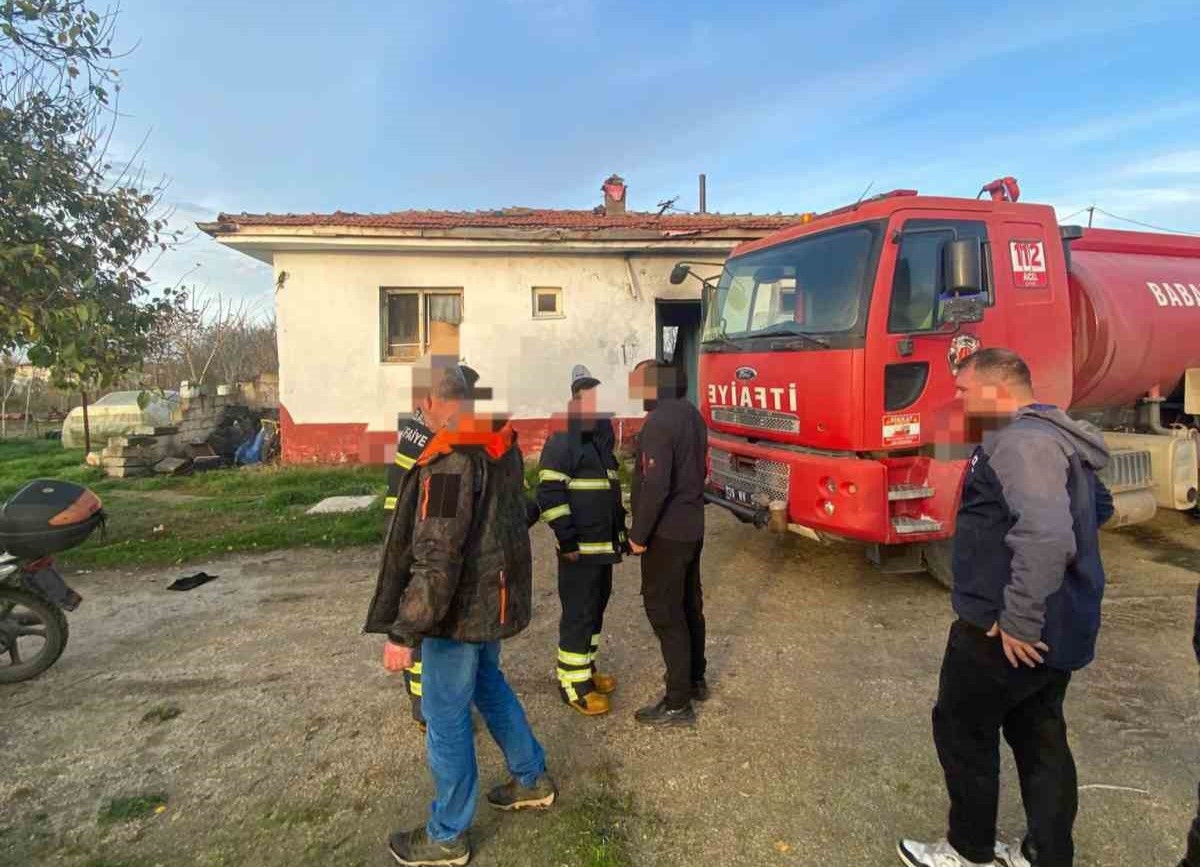 eski esi ile kiz arkadasinin yasadigi evi atese verdi 1 olu 1 yarali 0 RuL84TVe