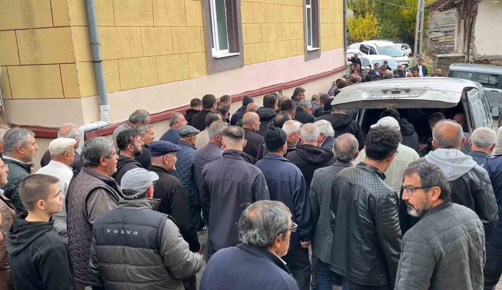 eski esi tarafindan oldurulen 2 cocuk annesi kadin topraga verildi 1 Y6sIZGBe