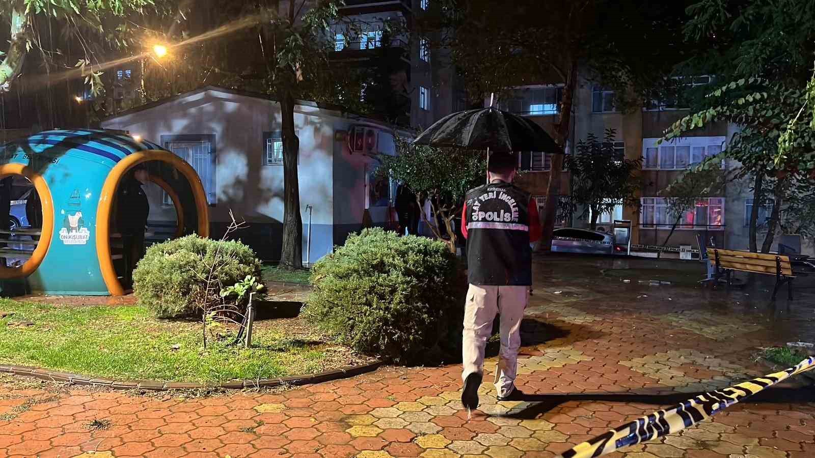 eski esi ve kayinvalidesini olduren supheli kendini vurdu 0 HhRtBOnD