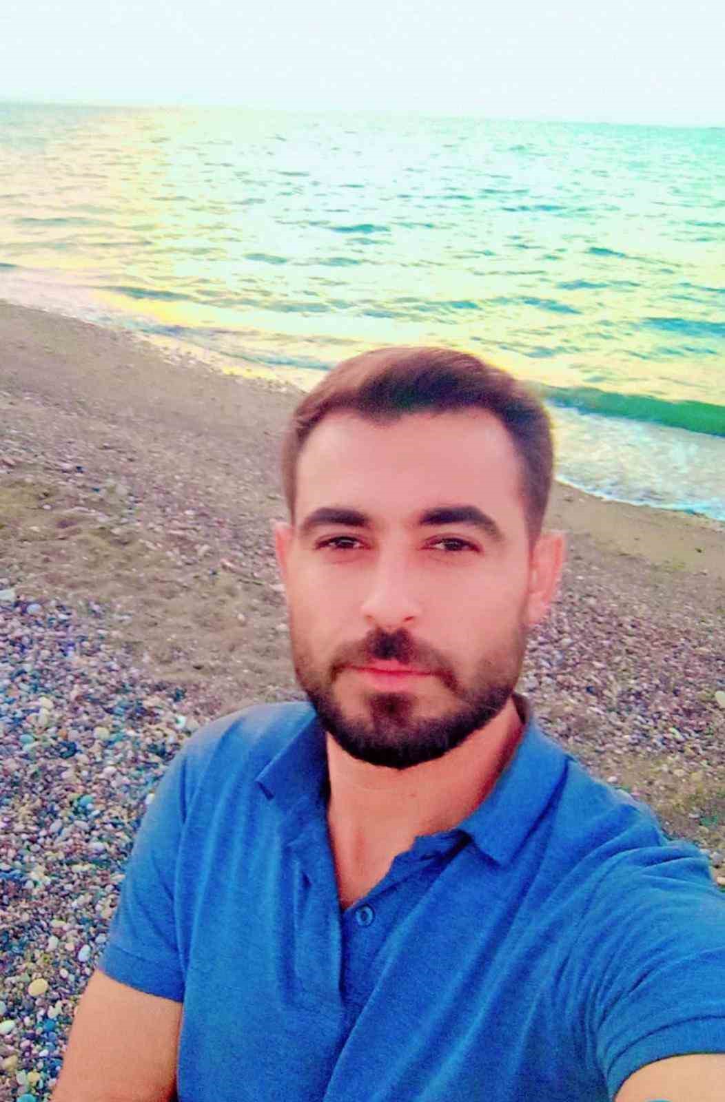 eski esinin yanindaki sahsi oldurdu esini yaraladi 0 iBLl6L8E