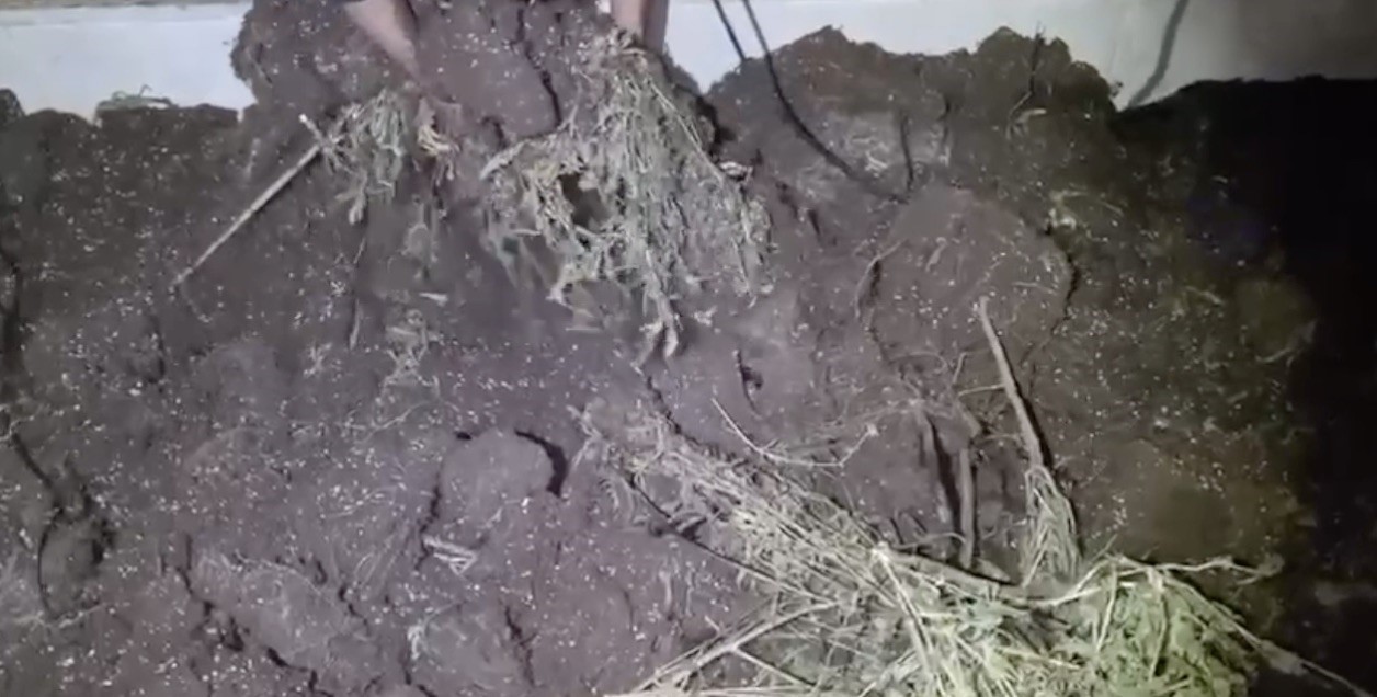 eski fabrika binasini uyusturucu imalathanesine cevirmis 130 kilo uyusturucu ele gecirildi 4 4pia3jLy