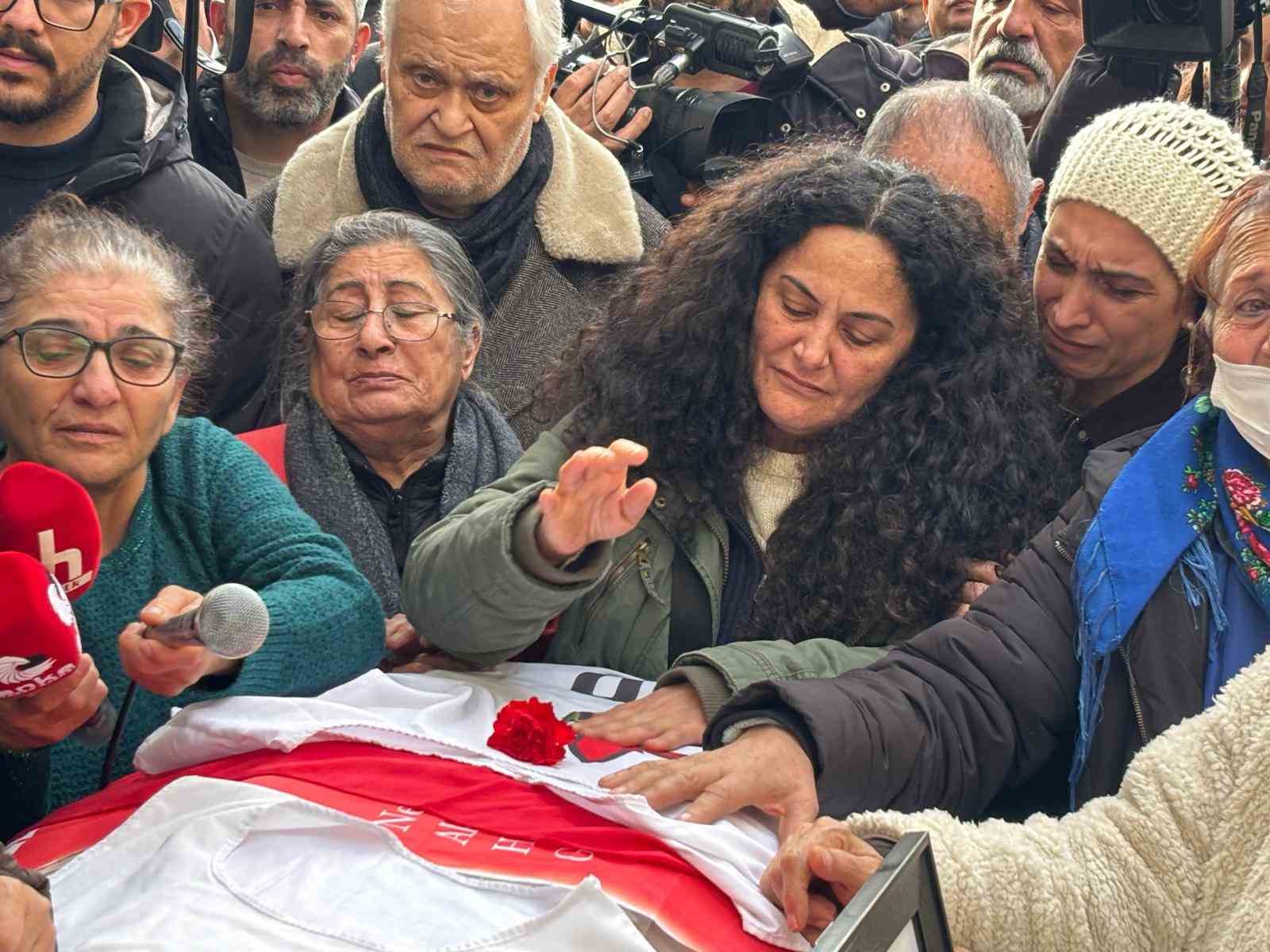 eski ihd izmir sube baskani ali aydin son yolculuguna ugurlandi 0 VsGt9nhy