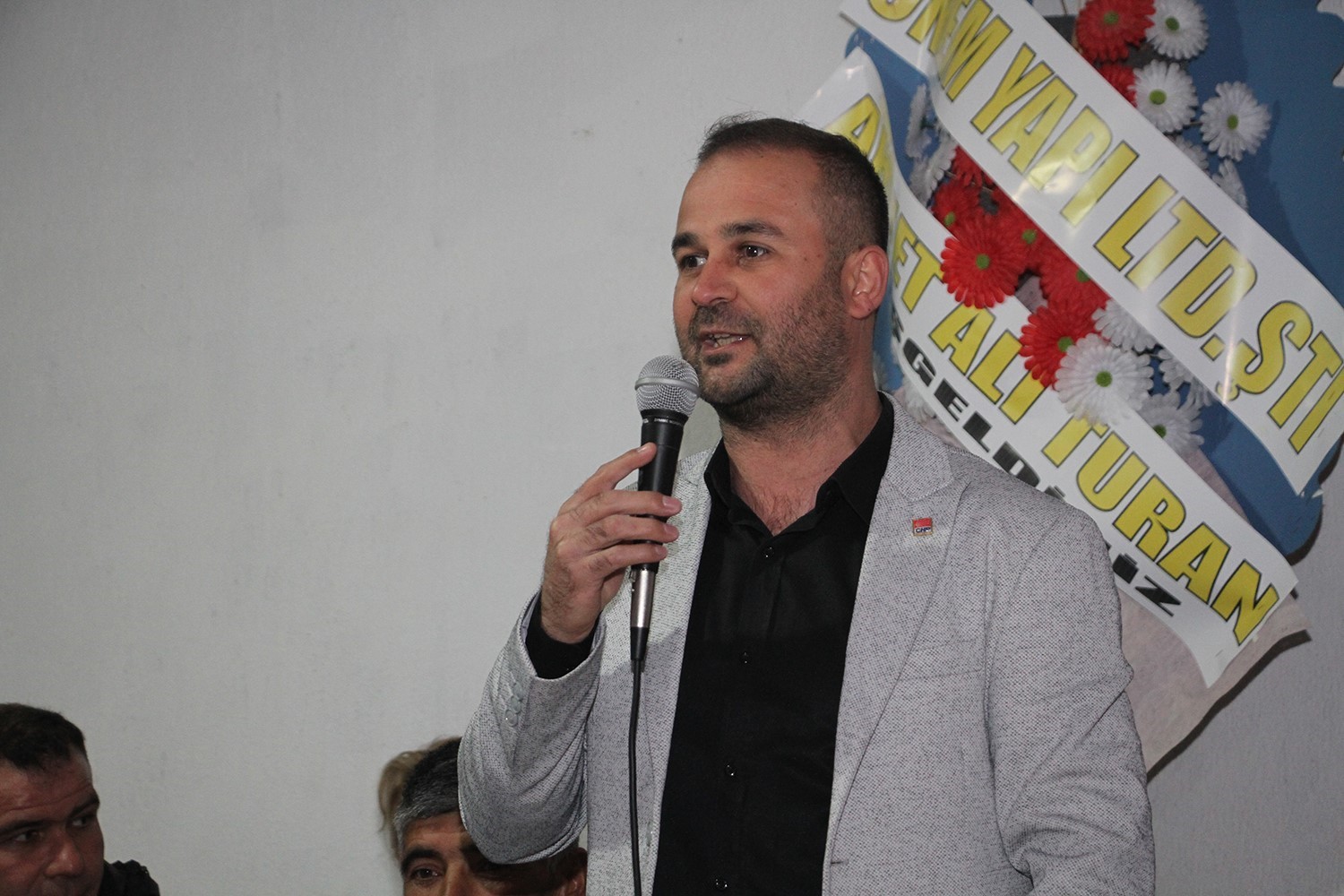 eski ilce baskani girginden chp kula ilce baskanligina sert cikis 0