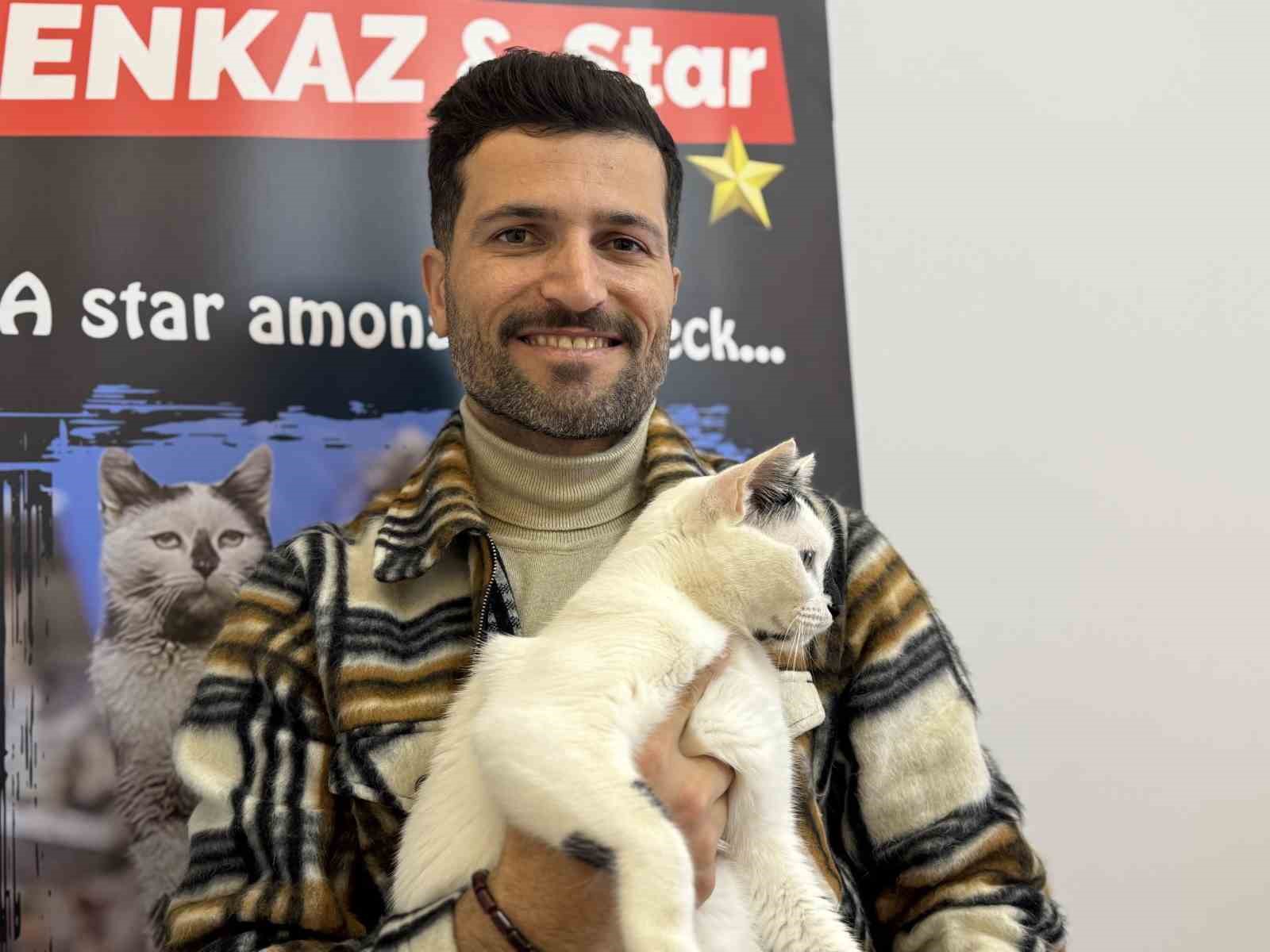 eski itfaiye eri enkazdan cikardigi kediyle deprem travmasini birlikte atlatti 2 ricyvVYg