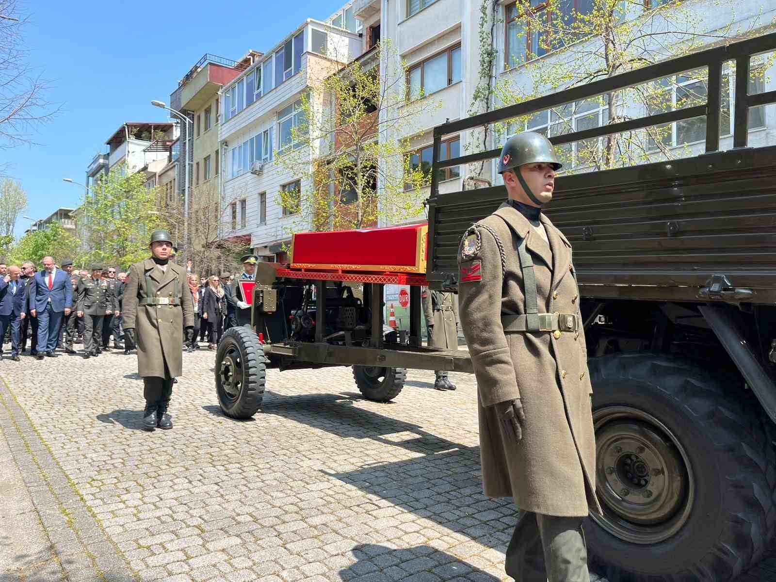 Eski Kara Kuvvetleri Komutanı Mustafa Muhittin Fisunoğlu son yolculuğuna uğurlandı 5 eski kara kuvvetleri komutani mustafa muhittin fisunoglu son yolculuguna ugurlandi 1 8epIgISy