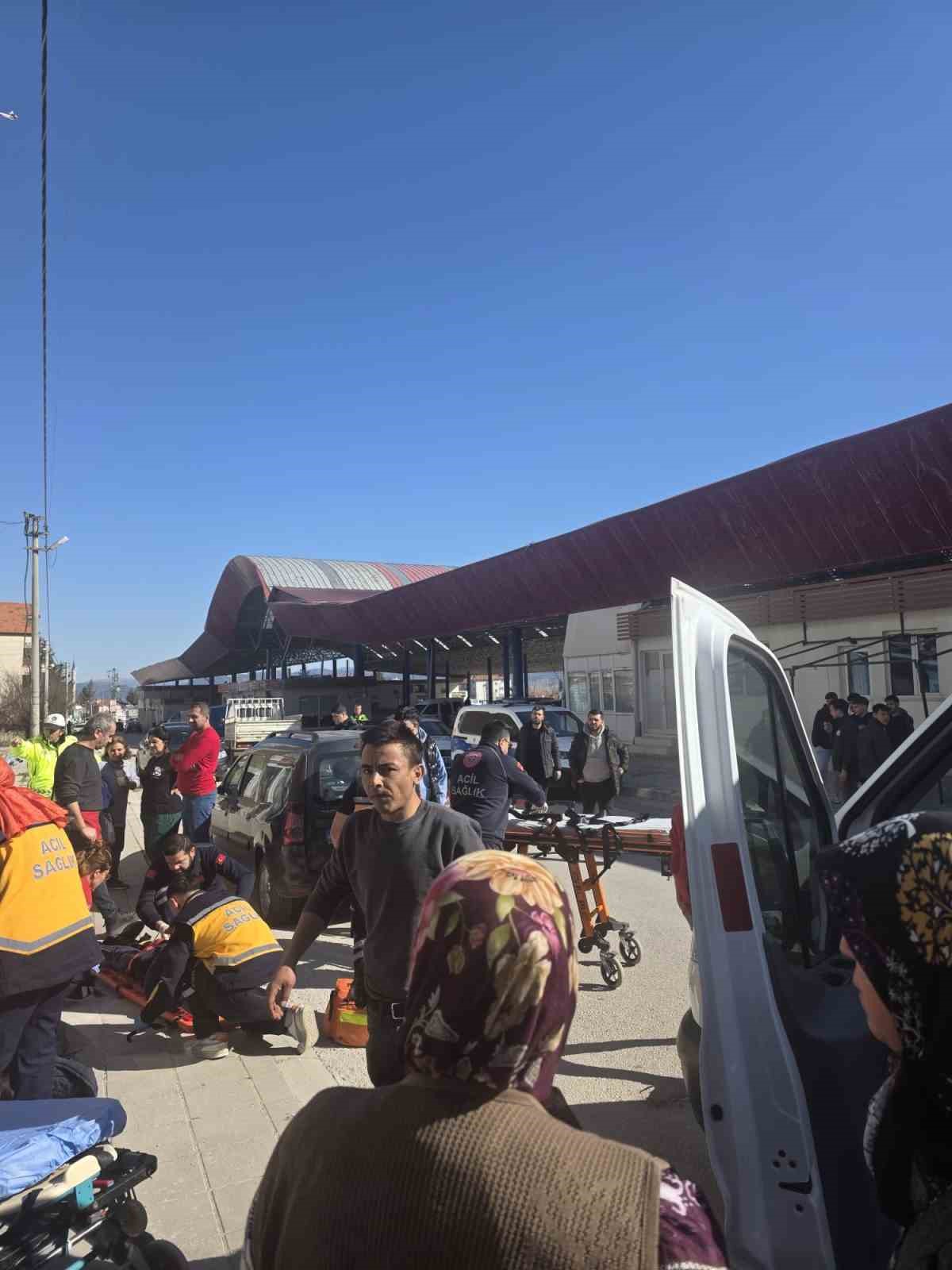 eski karisini bacagindan pompali tufekle yaraladi is yeri sahibi tarafindan kolundan vuruldu 1 lum55RGp