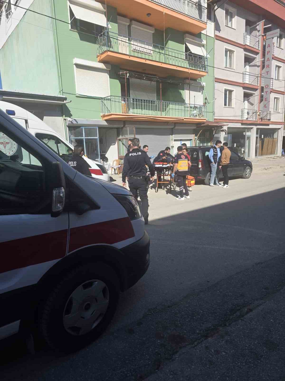 eski karisini bacagindan pompali tufekle yaraladi is yeri sahibi tarafindan kolundan vuruldu 2 YDMPi3Wc
