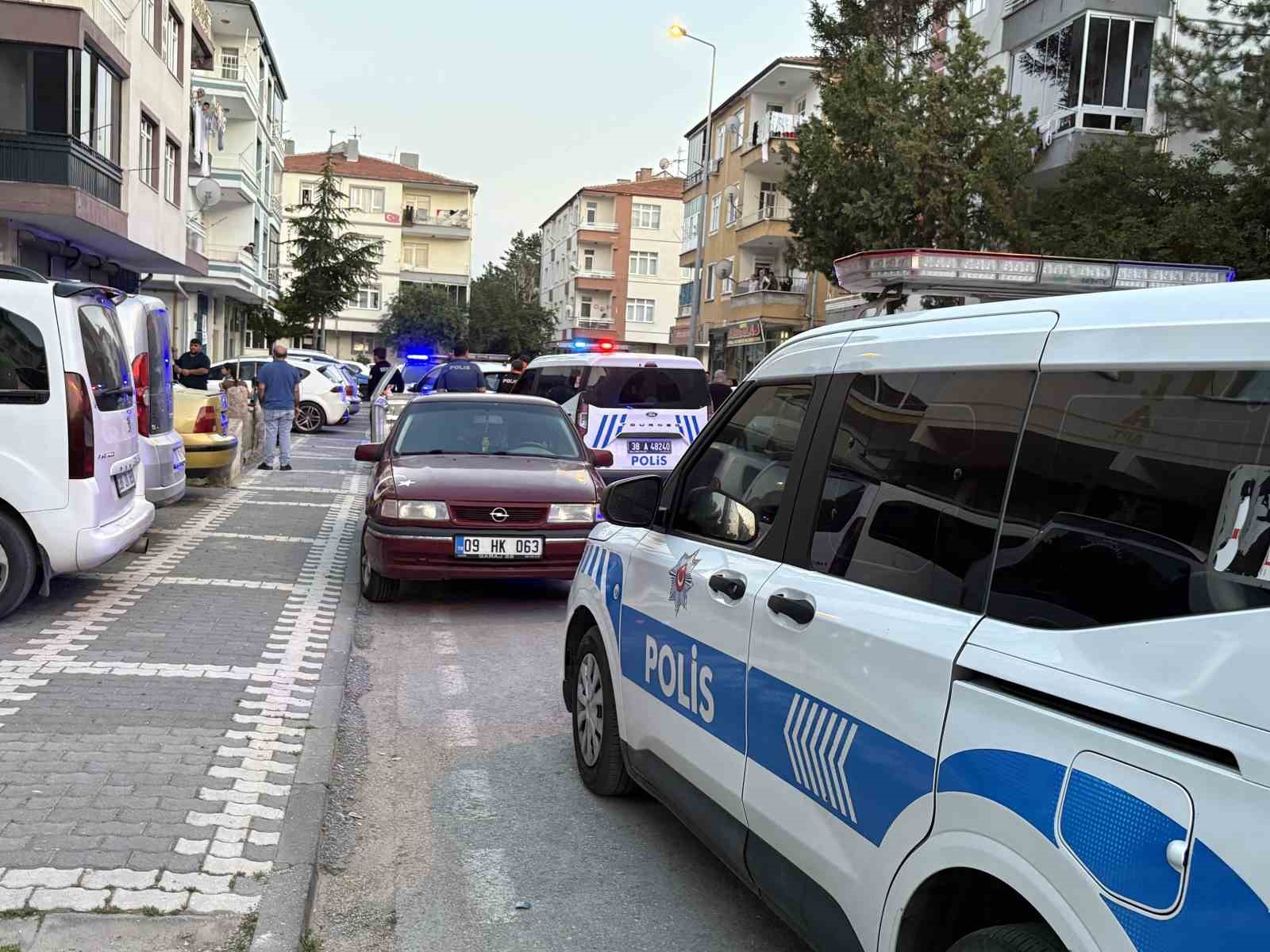 eski kayinvalidesini ve baldizini bicakla yaraladi 1 weTrOYuf