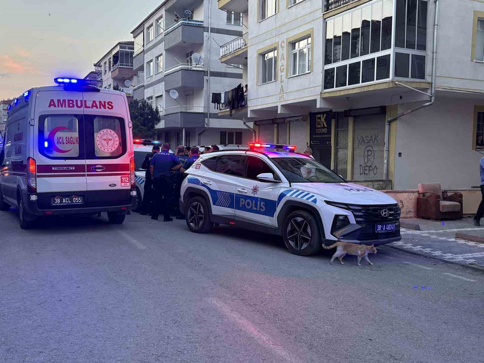 eski kayinvalidesini ve baldizini bicakla yaraladi 3 kZ1R44GL