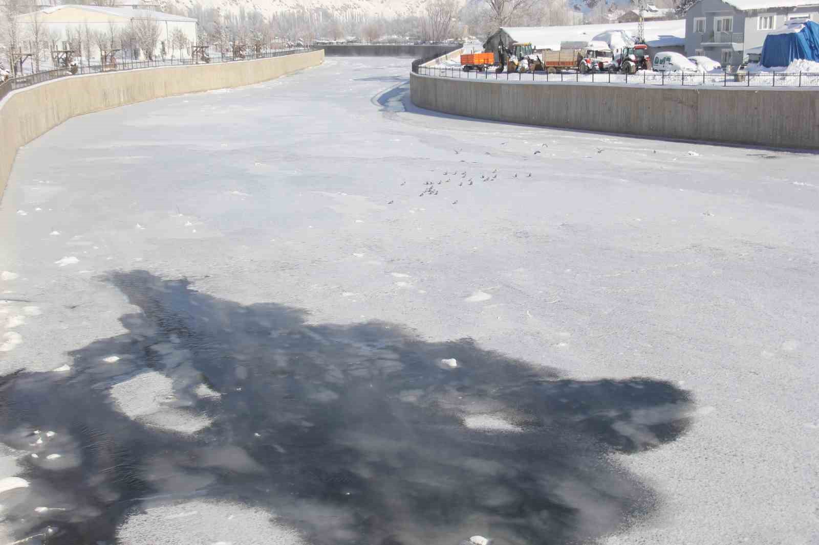 eski kislar geri geldi kizilirmakin yuzeyi kismen dondu 7 bPj6lLP1